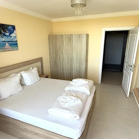 Stamopolu Lux с изглед към морето Приморско